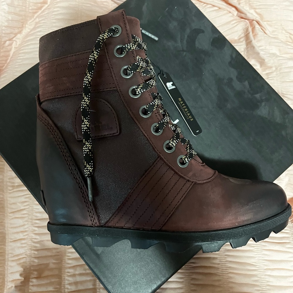 NIB/NWT Sorel Lexie Wedge - size 9